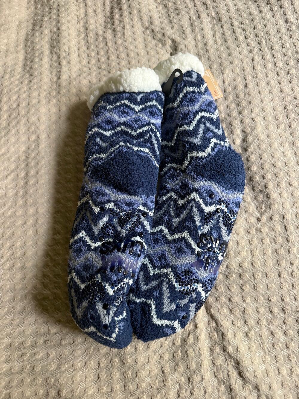 NWT Blue Muk Luks Slippers